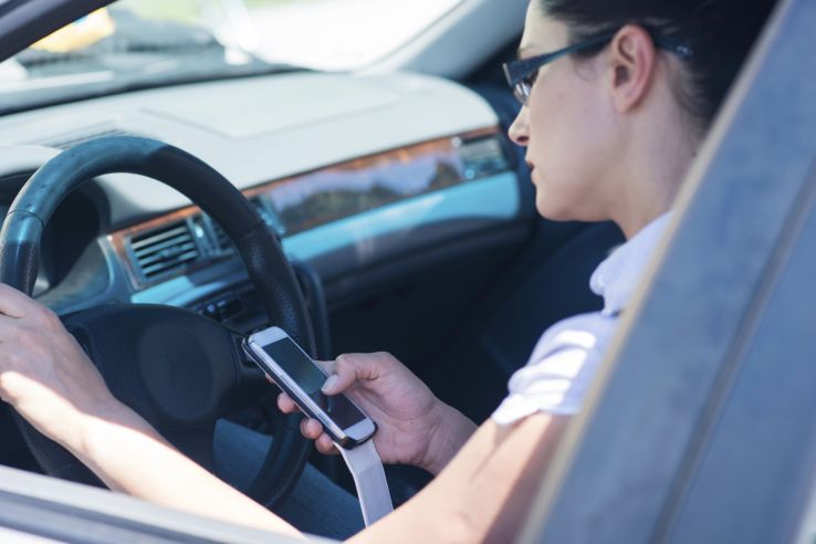 woman texting behind the wheel