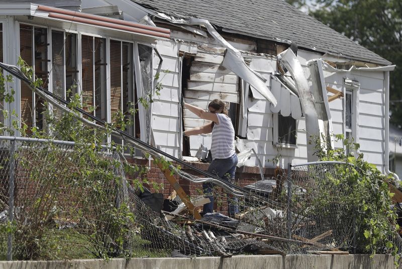 house hit by tornado