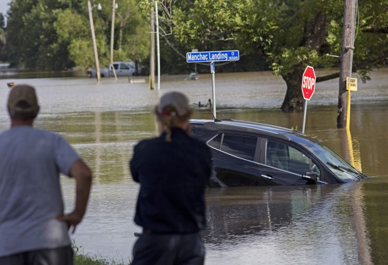 Car submerged in water in Prairieville, La.