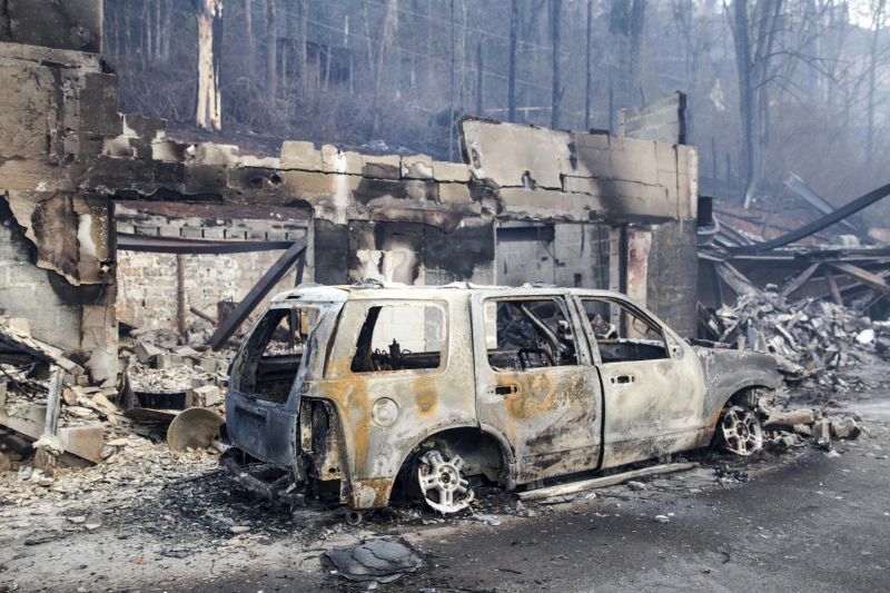 Raging wildfires scorch resort areas of eastern Tennessee [photos]