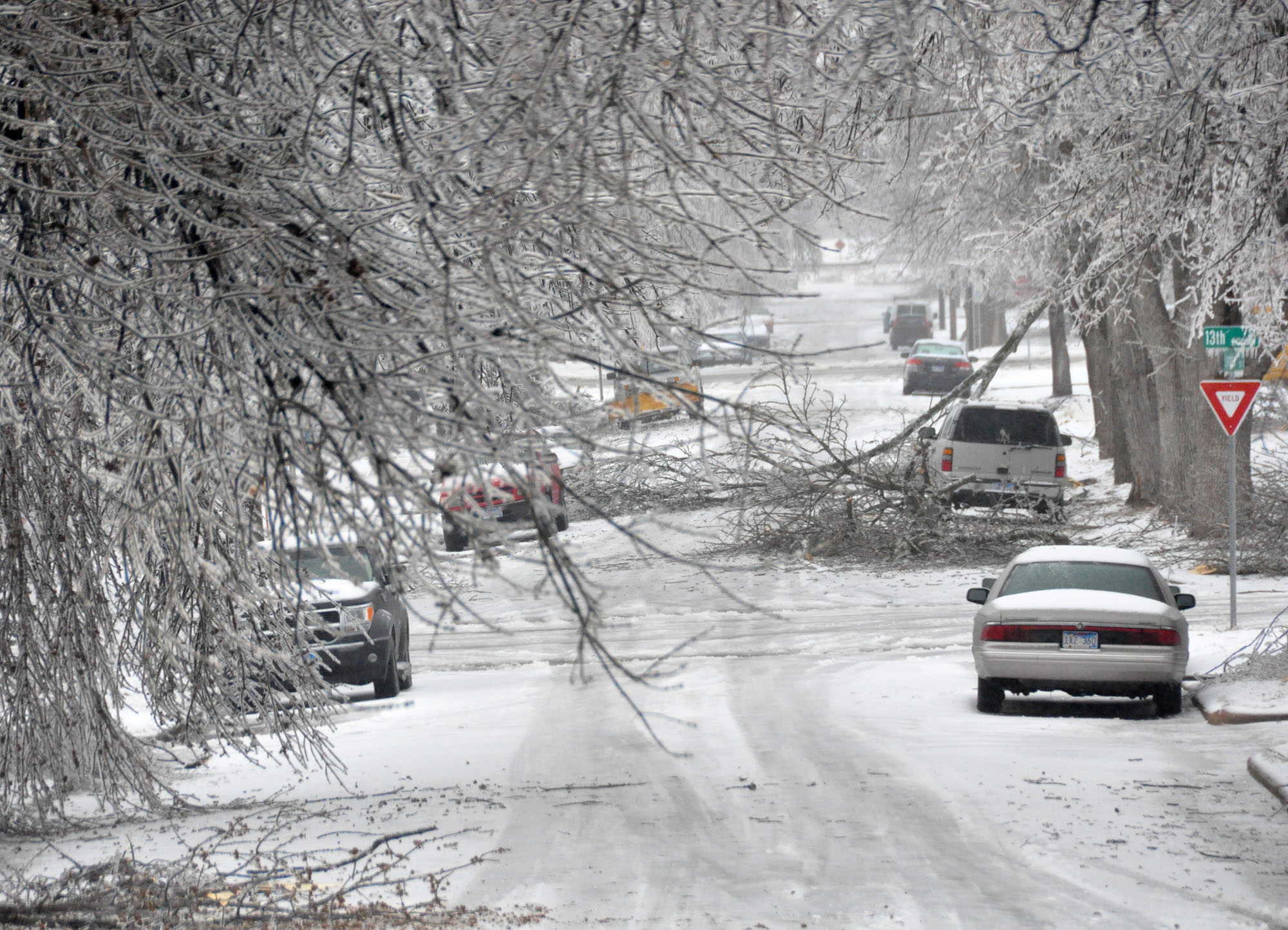 Icy branches fall on parked cars in snow storm in Sioux Falls SD
