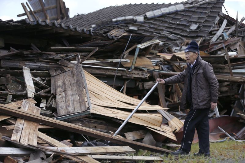 houses collapsed by earthquake