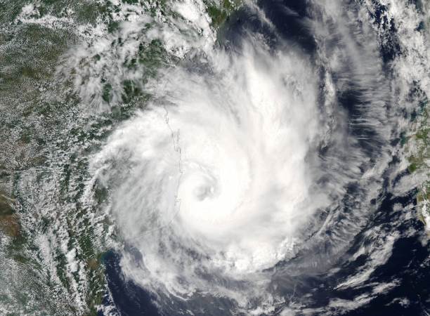 Tropical Storm Dineo pounds Mozambique, nears South Africa